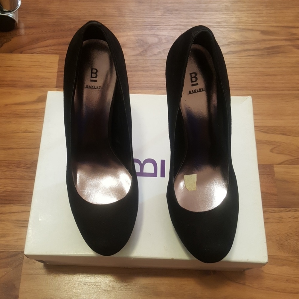 Bakers Shoes Black suede heels